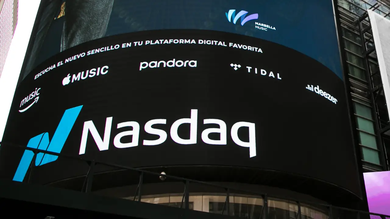 Nasdaq Index Shows Uncertainty Ahead of PCE Release